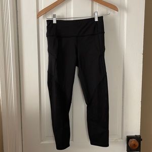 Athleta Mesh Contender Capri Leggings